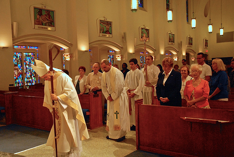 ADOM :: Memorial Mass brings joyful consolation for Catholic Hospice ...