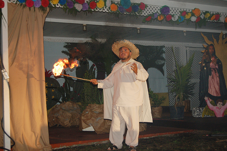 Jesús Chávez, de 18, personificó a Juan Diego, en la obra teatral "Las Apariciones de la Virgen de Guadalupe", en la Misión Santa Ana, en diciembre del 2013.