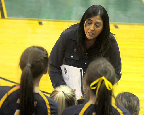 St. Thomas Aquinas coach Lisa Zielinski talks strategy during a timeout.