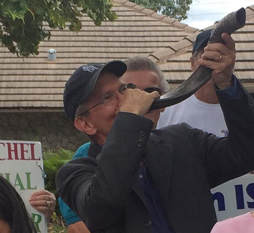 Marc Farner blows the shofar at the conclusion of the 40 Days for Life vigil outside A Women's Center of Hollywood April 9.