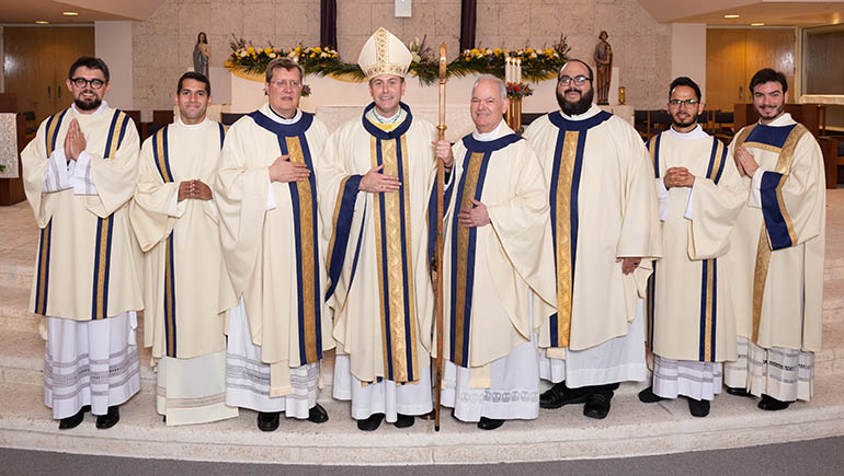 The new deacons ordained for the Archdiocese of Miami April 2, 2022 pose with their seminary rectors and Bishop David Toups of Beaumont, Texas. From left: Deacons Piotr Sawicki and Gustavo Santos; Father Emanuele De Nigris, rector of Redemptoris Mater Archdiocesan Missionary Seminary of Miami; Bishop Toups; Father Alfredo Hernandez, rector of St. Vincent de Paul Regional Seminary, Boynton Beach; Father Matthew Gomez, vocations director for the Archdiocese of Miami; and deacons Saul Arauju and Andrew Vitrano-Farinato.