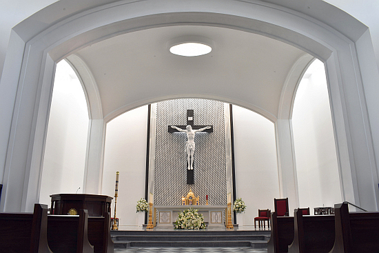 A baldacchino, or shallow dome, arches over the chancel.