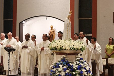 Alrededor de 20 sacerdotes de Miami participaron en la Misa por la paz en Nicaragua, realizada en la iglesia St. Michael the Archangel en Miami, el 22 de agosto de 2022, y presidida por el Arzobispo Thomas Wenski y concelebrada por el Mons. Silvio Báez, Obispo Auxiliar de Managua, Nicaragua.