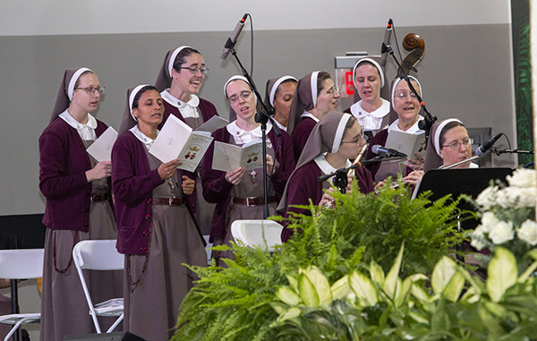 Members of the choir of the Servants of the Pierced Hearts of Jesus and Mary lead the singing during the morning Mass presided by Archbishop Santo Marciano, of the Military Ordinariate of Italy, on the second day of the IV International Eucharistic-Marian Congress organized by the Servants, which drew 4,000 people to Miami the weekend of Oct. 7-9, 2022.