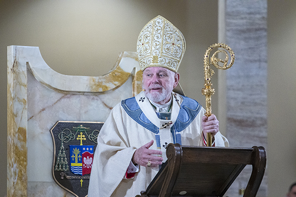 El Arzobispo Thomas Wenski predica la homilía durante la Misa por el 65 aniversario del establecimiento de la Arquidiócesis de Miami, el 7 de octubre de 2023, en la Catedral St. Mary.