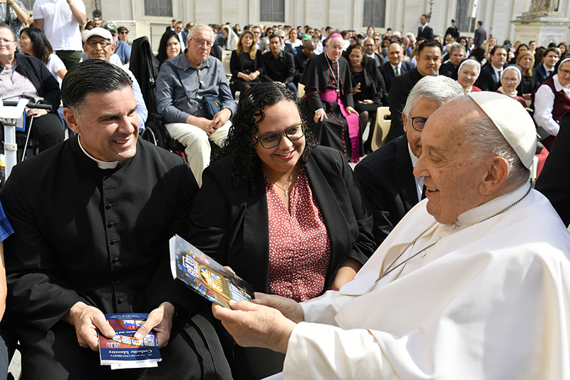 Father Rafael Capó and Isabelle Seiglie of St. Thomas University present Pope Francis with two STU books on prayer and Catholic identity during the International Congress of Youth Ministry May 23-25, 2024.