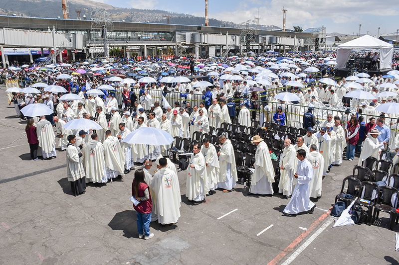 Miles de fieles participan en la Misa de apertura del Congreso Eucarístico Internacional en Quito, Ecuador, el 8 de septiembre de 2024. (Foto OSV News/Cortesía Congreso Eucarístico Internacional)