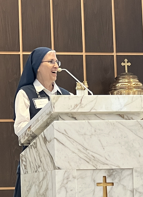 Sister María Elizabeth Borobia says closing words of gratitude at the end of Mass celebrating the Daughters of St. Paul’s 65-year anniversary in Miami. The Mass and reception took place Nov. 3, 2024 at Our Lady of Guadalupe Parish in Doral.