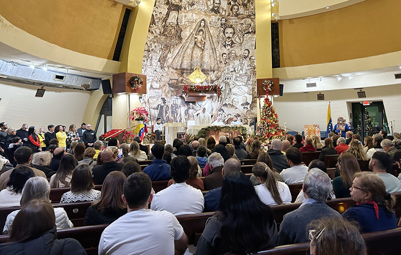 El P. José Espino, rector de la Ermita de la Caridad de Miami, durante la Misa por Venezuela, el 9 de enero de 2025, pidió que "la transición a la justicia, la paz de Venezuela y de otros tantos países se haga pronto realidad”.