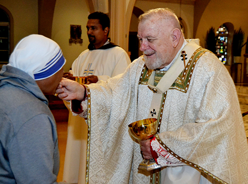 Archbishop Thomas Wenski distributes Communion to a Sister of the Missionaries of Charity during the annual Mass for the World Day of Prayer for Consecrated Life, celebrated Feb. 2, 2025, at St. Mary Cathedral, Miami.