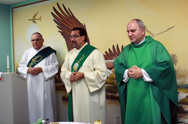 Father Robert Cid of Radio Paz and St. Patrick Parish in Miami Beach, celebrated the Mass, aided by Deacons Dennis Jordan, far left, and Tony Perez, center. Deacon Jordan, of Blessed Trinity Parish in Miami Springs, serves as chaplain at Miami International Airport. Deacon Perez serves at Corpus Christi Parish in Miami.