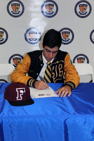 Golfer Oscar Cabanas signs his letter of intent to play for Fordham University.