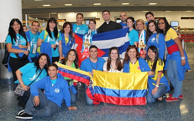 El grupo de SEPI se retrata antes de salir hacia Rio desde el aeropuerto de Miami.