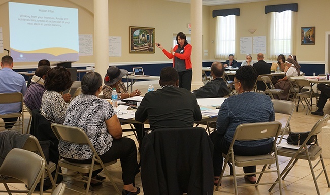 Former archdiocesan Synod director Rosemarie Banich, now a consultant with the Catholic Leadership Institute, leads a planning session for local pastors and their parish staffs Aug. 27 at Immaculate Conception Church in Hialeah.