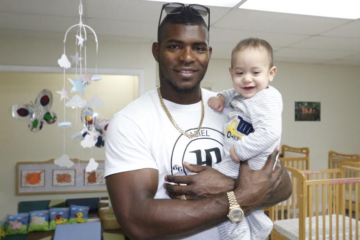 Yasiel Puig spends off day visiting with children battling cancer