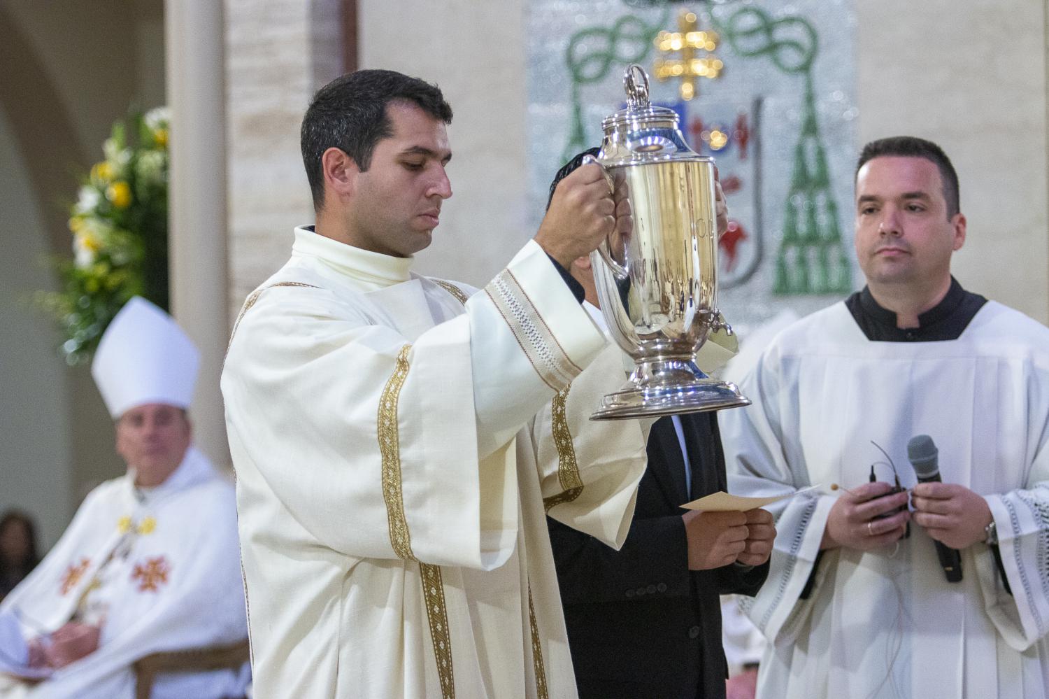 ADOM :: Chrism Mass: Gratitude for the vocation to priesthood